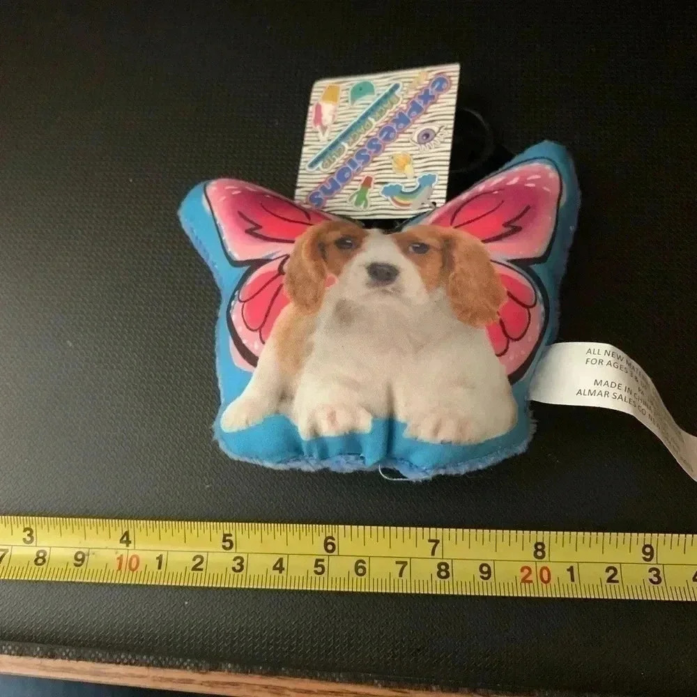 Dog Design on Backpack Keychain - Picture 5 of 6